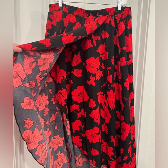 Beautiful red and black asymmetrical skirt. - Picture 4 of 6